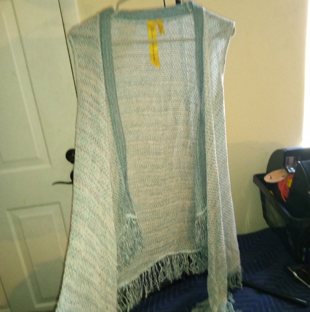 NWOT SIZE L THERE IS A STAR IN EVERY WOMAN pullover
